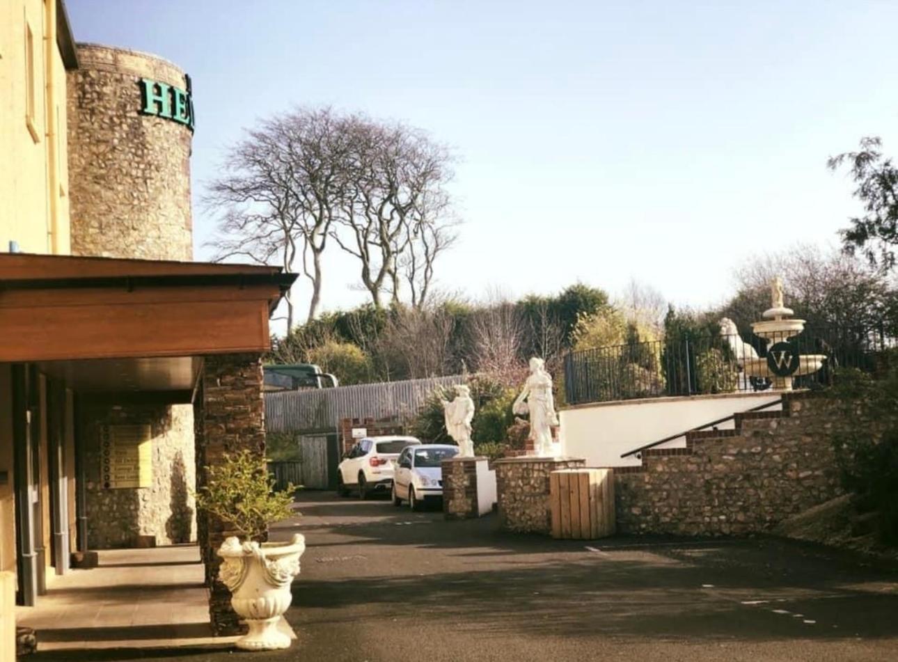 The Hedges Hotel Stranocum Exterior foto